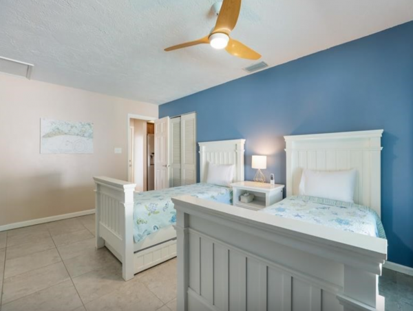 Lovely 3 Bedroom Home Walk to Beach with Private Pool