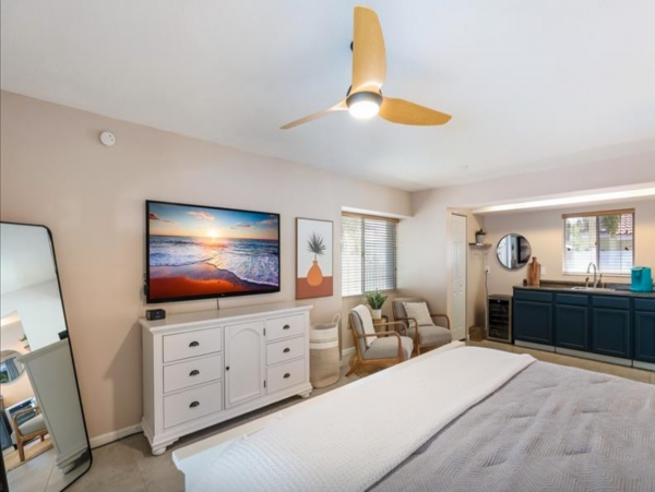 Lovely 3 Bedroom Home Walk to Beach with Private Pool