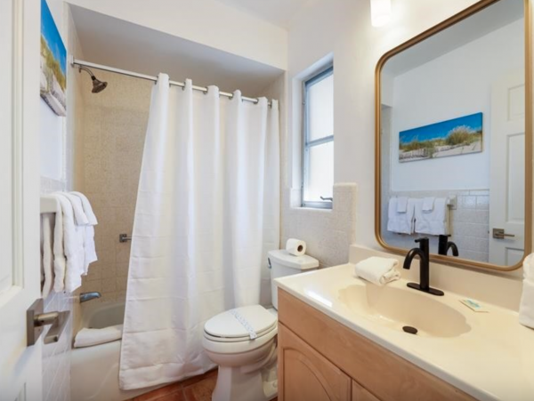 Lovely 3 Bedroom Home Walk to Beach with Private Pool