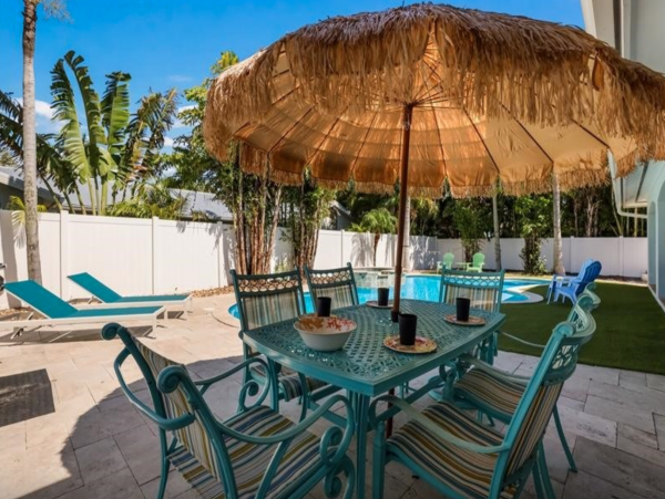 Lovely 3 Bedroom Home Walk to Beach with Private Pool