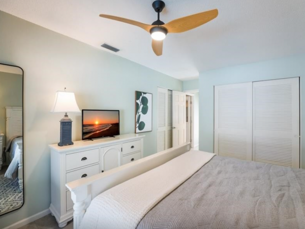 Lovely 3 Bedroom Home Walk to Beach with Private Pool