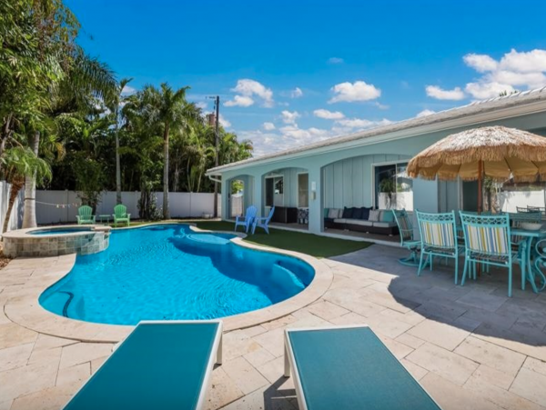 Lovely 3 Bedroom Home Walk to Beach with Private Pool