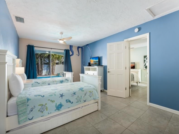 Lovely 3 Bedroom Home Walk to Beach with Private Pool