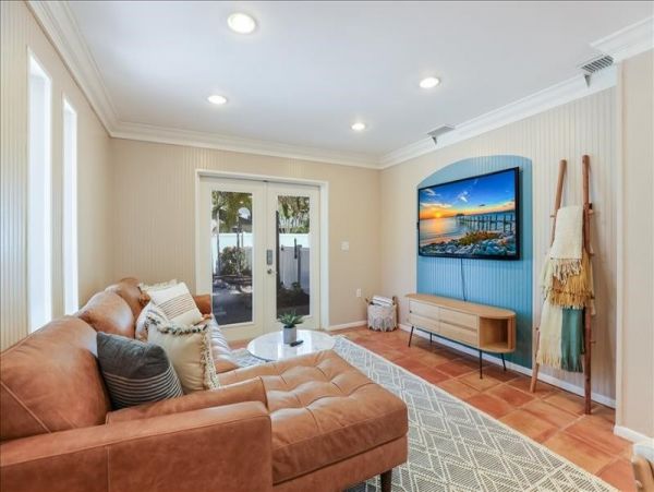 Lovely 3 Bedroom Home Walk to Beach with Private Pool