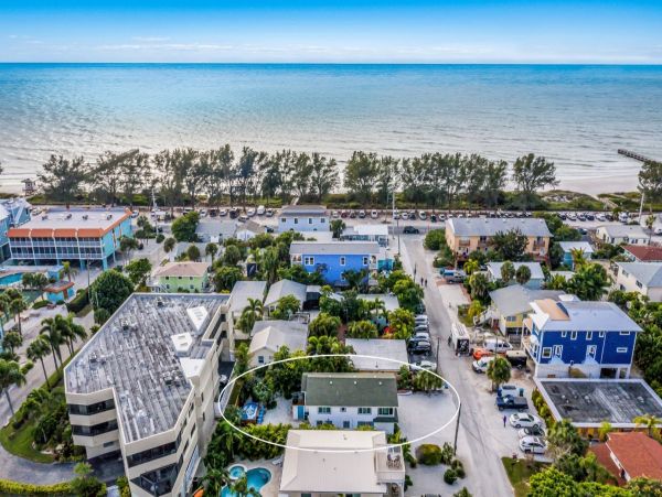 Bradenton Beach Charming Vacation Rental Sleeps 4 Guests
