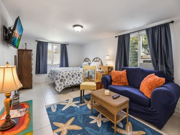 Bradenton Beach Charming Vacation Rental Sleeps 4 Guests