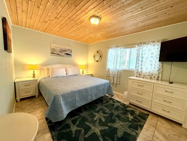 Bayfront Two Bedroom Cottage in Anna Maria