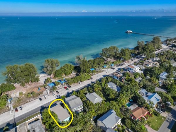 Bayfront Two Bedroom Cottage in Anna Maria
