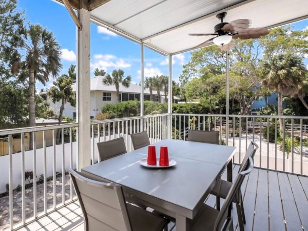 3 Bedroom Holmes Beach Vacation Home Short Walk to Beach
