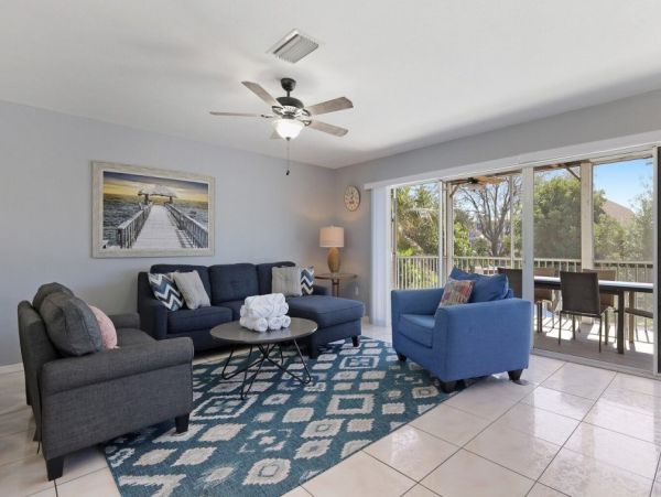 3 Bedroom Holmes Beach Vacation Home Short Walk to Beach