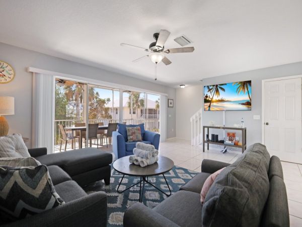 3 Bedroom Holmes Beach Vacation Home Short Walk to Beach