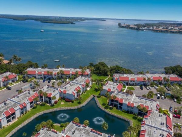Bradenton Beach One Bedroom Shared Pool