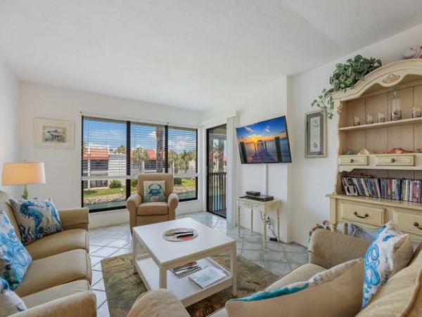 Bradenton Beach One Bedroom Shared Pool