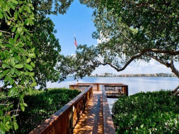 Bradenton Beach One Bedroom Shared Pool