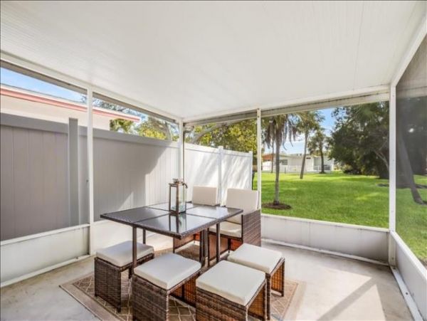 Charming 2 Bedroom Vacation Rental in Holmes Beach