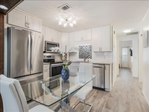 Charming 2 Bedroom Vacation Rental in Holmes Beach