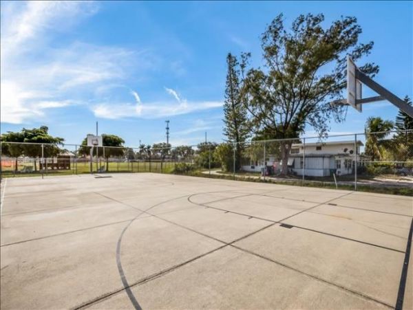 Charming 2 Bedroom Vacation Rental in Holmes Beach