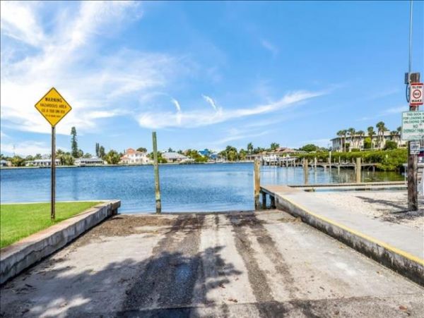 Charming 2 Bedroom Vacation Rental in Holmes Beach