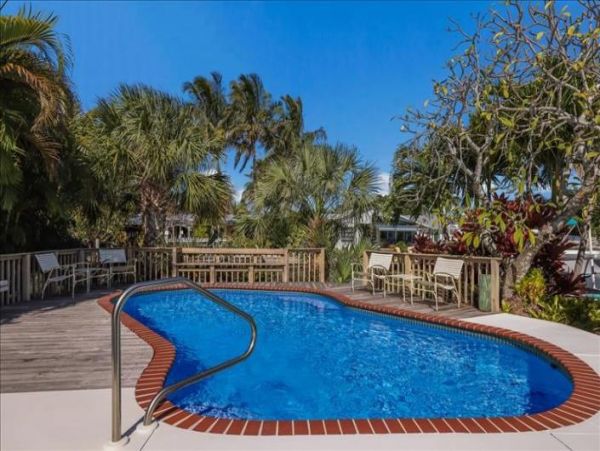 Anna Maria Island Holmes Beach Home 1018340