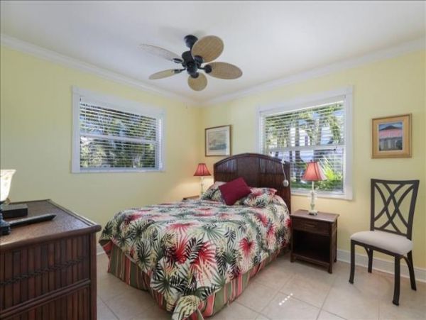 Anna Maria Island Holmes Beach Home 1018340