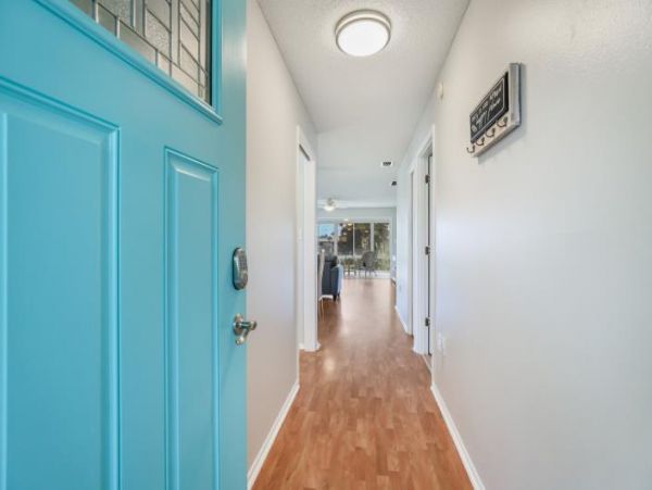 Two Bedroom Condo 0.3 miles from the Beach!