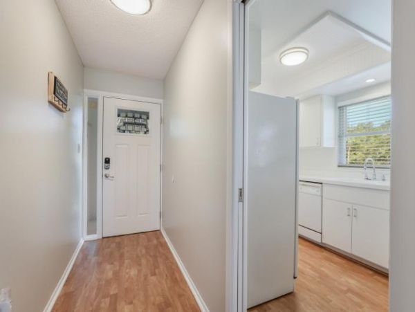 Two Bedroom Condo 0.3 miles from the Beach!