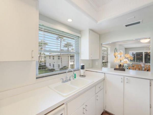 Two Bedroom Condo 0.3 miles from the Beach!