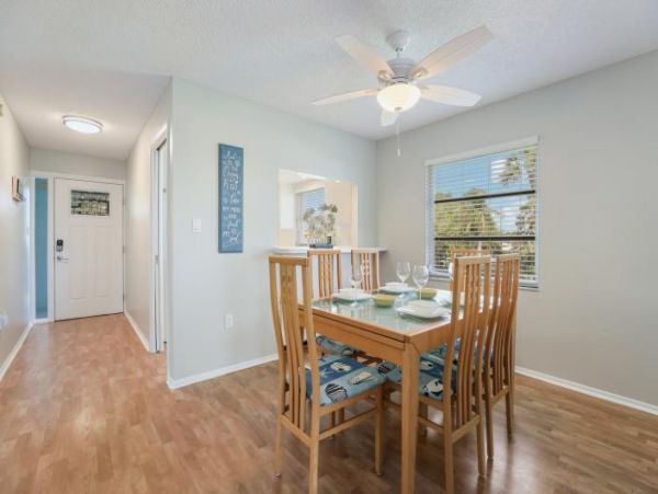 Two Bedroom Condo 0.3 miles from the Beach!