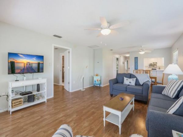 Two Bedroom Condo 0.3 miles from the Beach!