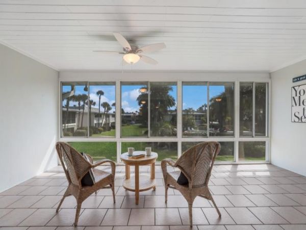 Two Bedroom Condo 0.3 miles from the Beach!