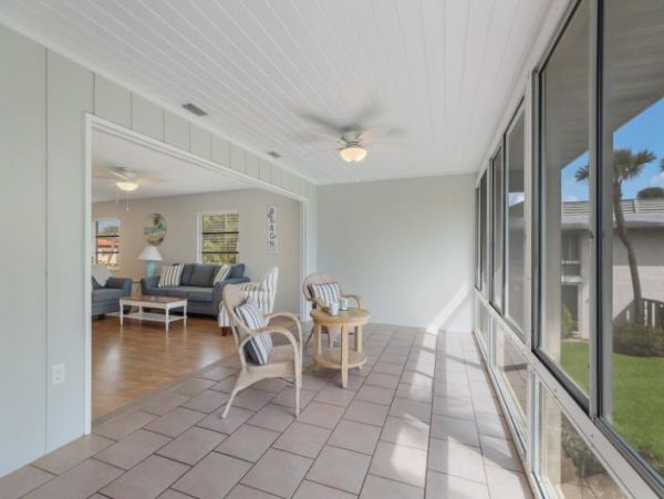 Two Bedroom Condo 0.3 miles from the Beach!