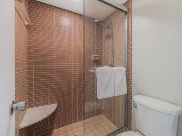 Two Bedroom Condo 0.3 miles from the Beach!