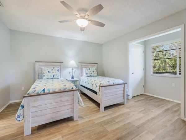 Two Bedroom Condo 0.3 miles from the Beach!