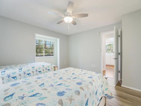 Two Bedroom Condo 0.3 miles from the Beach!