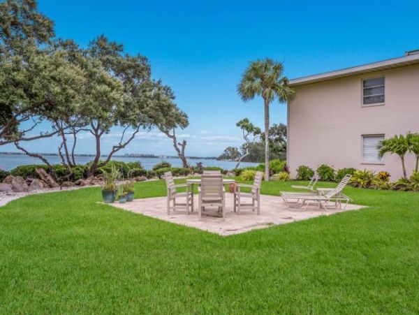 Two Bedroom Condo 0.3 miles from the Beach!