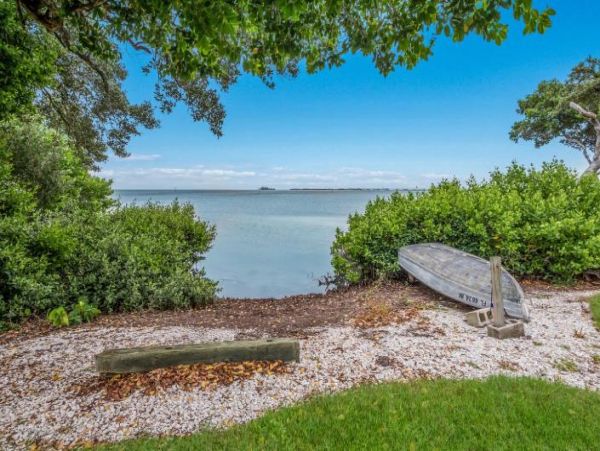 Two Bedroom Condo 0.3 miles from the Beach!