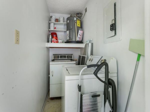Two Bedroom Condo 0.3 miles from the Beach!