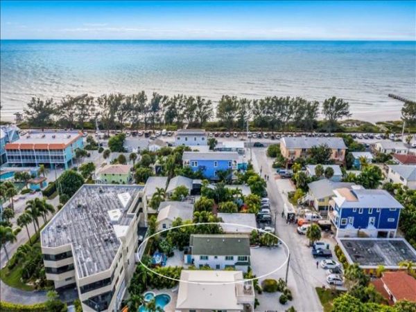Bradenton Beach Duplex with Shared Swim Spa Only Five House from Beach