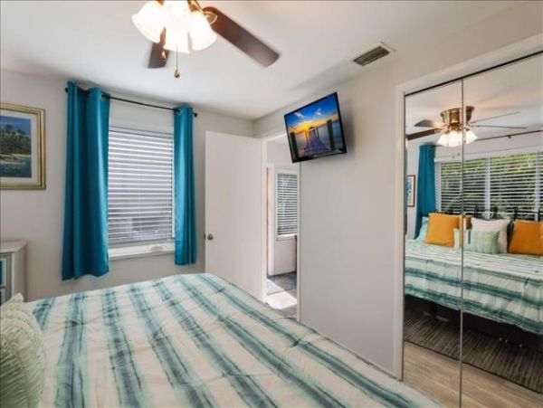 Bradenton Beach Duplex with Shared Swim Spa Only Five House from Beach