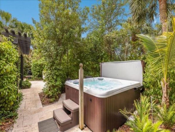 Anna Maria Island Holmes Beach Home 1018349