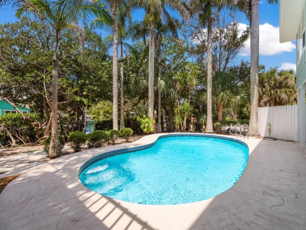 Luxury Anna Maria Pool Vacation Villa