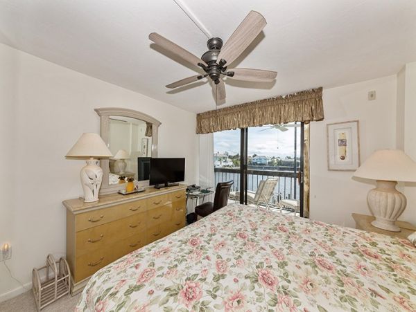 Marco Island Condo 1018361