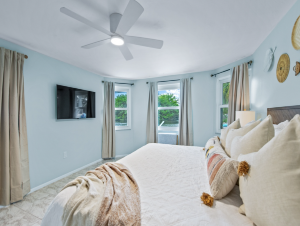 Stunning Vacation Home away from Home in Holmes Beach