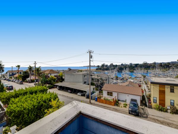 Santa Cruz County Home 1018446