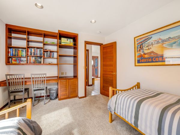 Santa Cruz County Home 1018446