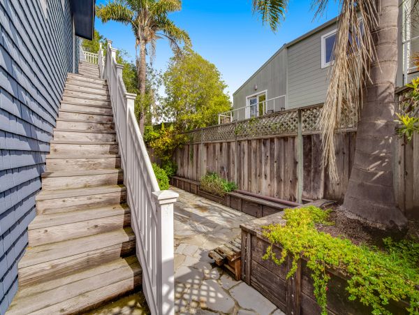 Santa Cruz County Home 1018446