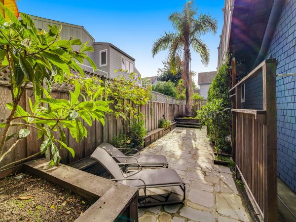 Santa Cruz County Home 1018446