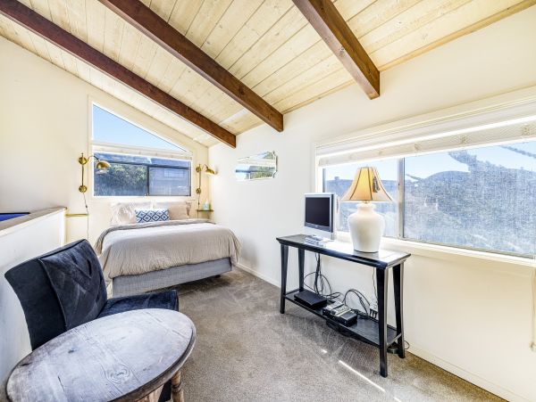 Santa Cruz County Home 1018452