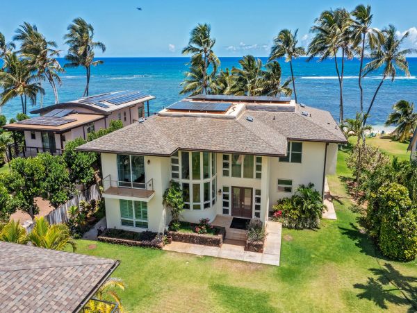 Beachfront Vacation Estate Amazing Ocean Views in Oahu