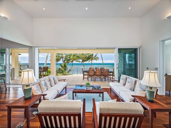 Beachfront Vacation Estate Amazing Ocean Views in Oahu